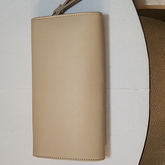 BMC Vegan Gold TONE Studded Two-Tone Cream and Caramel Clutch Wristlet EUC - Picture 13 of 16